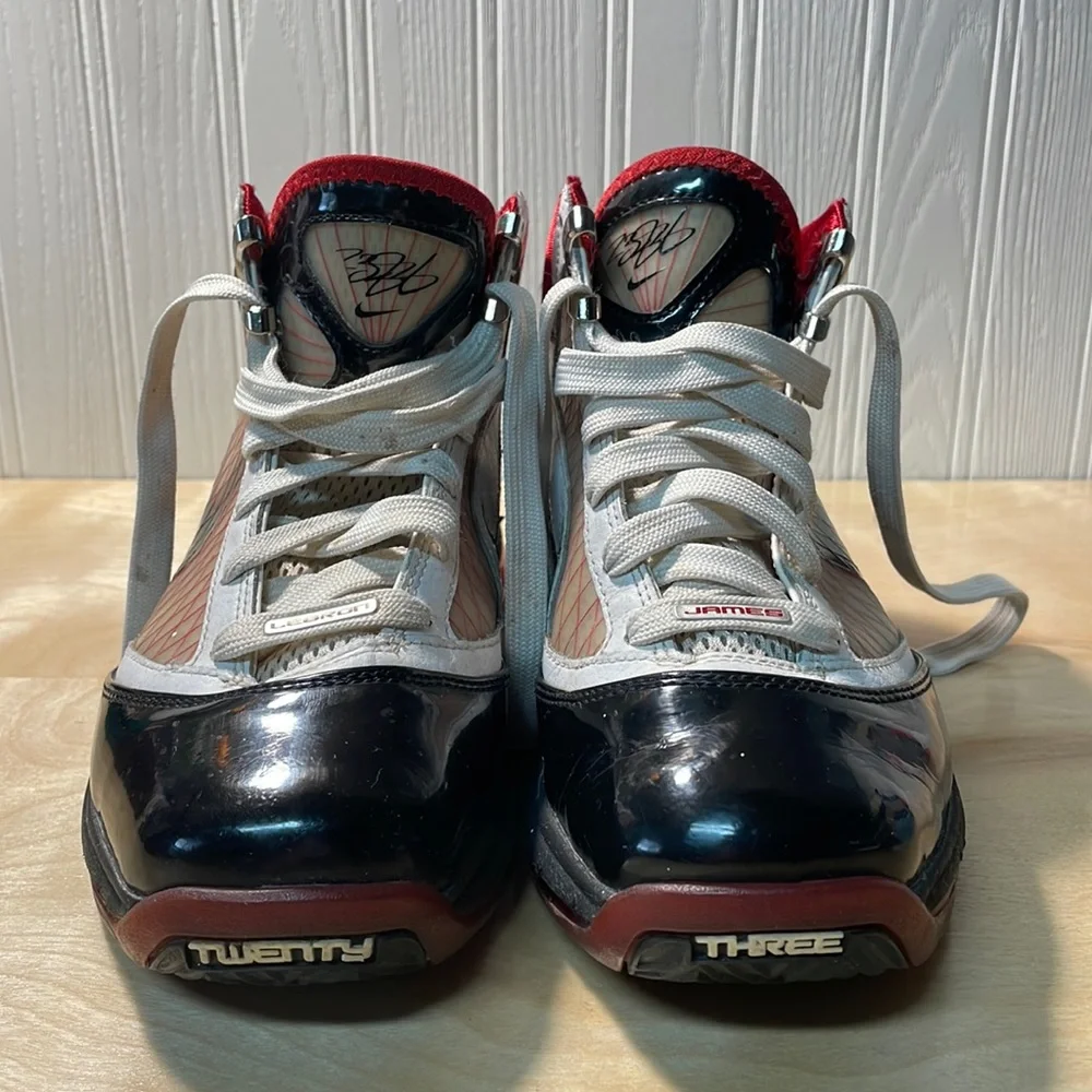 2009 Nike Air Max LeBron James VII Sneakers - White/Black/Varsity Red